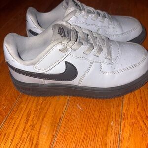 NIKE FORCE 1 LOW EASYON STRETCH LACE CASUAL SHOES